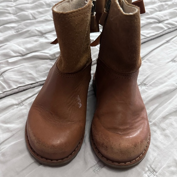 UGG Kids Boots in Brown - Picture 1 of 4